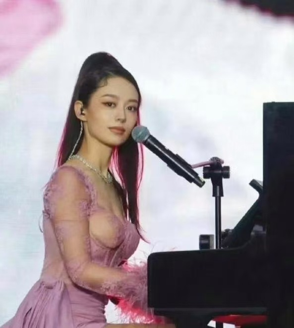 这是郎朗的老婆吉娜吗？ 