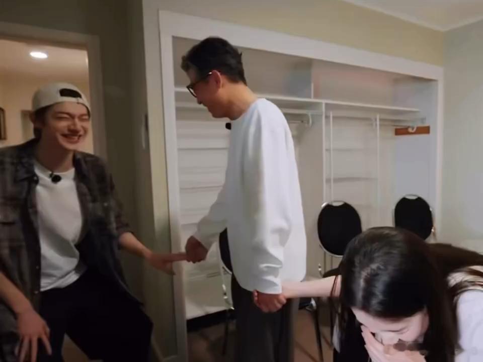 林一王玉雯笑成这样已经是痛苦了李乃文林一王玉雯三进三出李乃文、林一、王玉雯笑点完