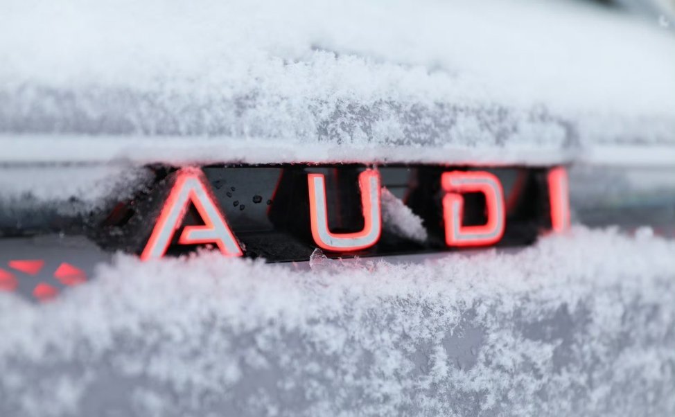 全世界的奥迪E5车主都在盼下雪冰雪，奥迪，quattro从芬兰滑雪大跳台开始就是