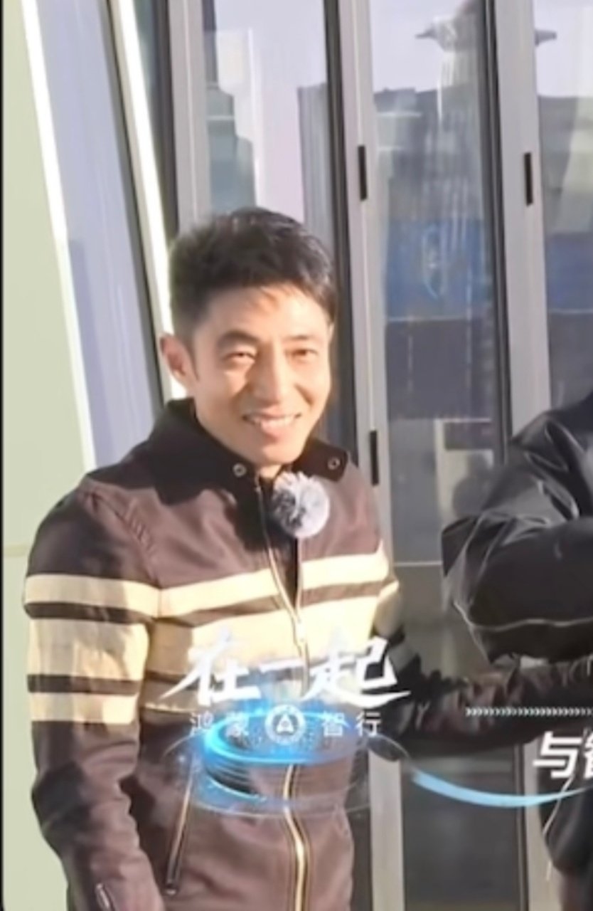 到底谁给撒贝宁化的眉毛到底谁给撒贝宁化的眉毛哈哈哈哈哈哈撒贝宁蜡笔小新同款眉毛