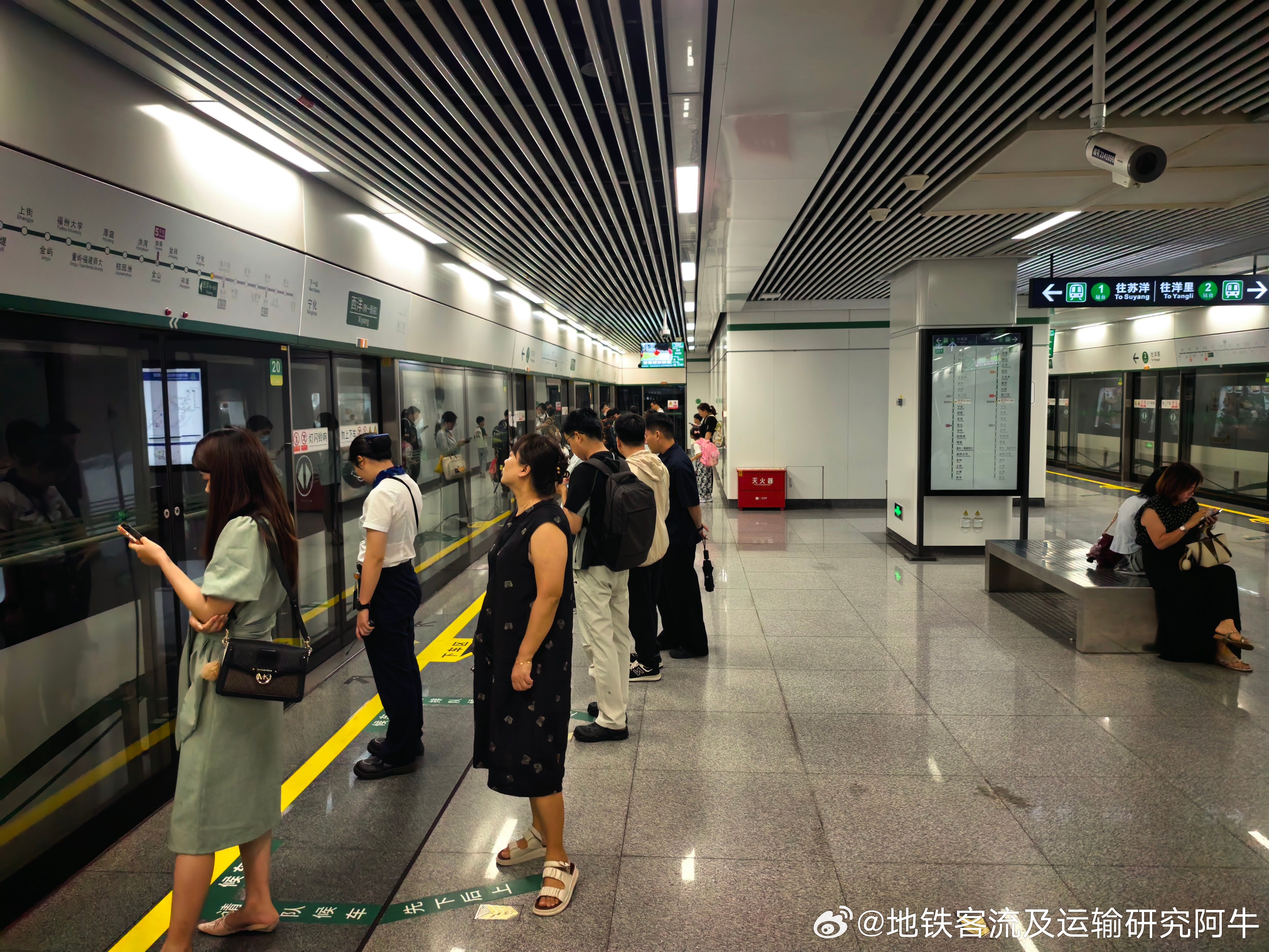 福州地铁投稿，今日（2026-06-26，周五）福州地铁晚高峰情况。17:57，
