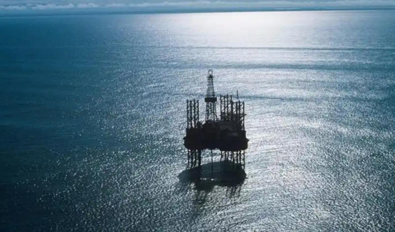 4月20日，日本外务省对外宣布，在东海所谓“日中中间线”中方一侧，发现我国新建海