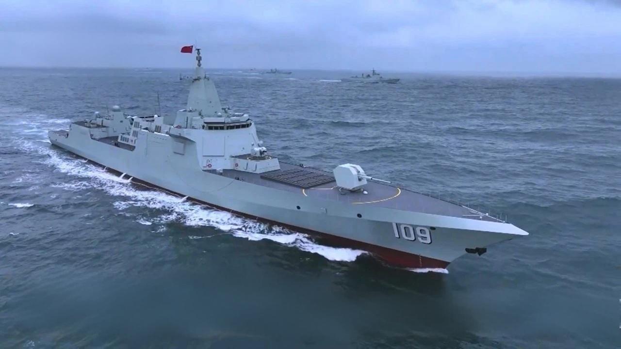正式官宣了，中国海军两艘最新055型万吨导弹驱逐舰109舰、110舰公开亮相。至
