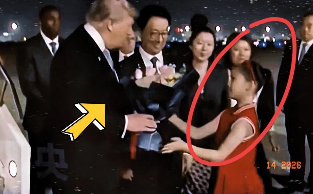 在整场的迎接仪式中
最令我感动的不是整齐划一的仪仗队
也不是现场热情的欢迎人群，