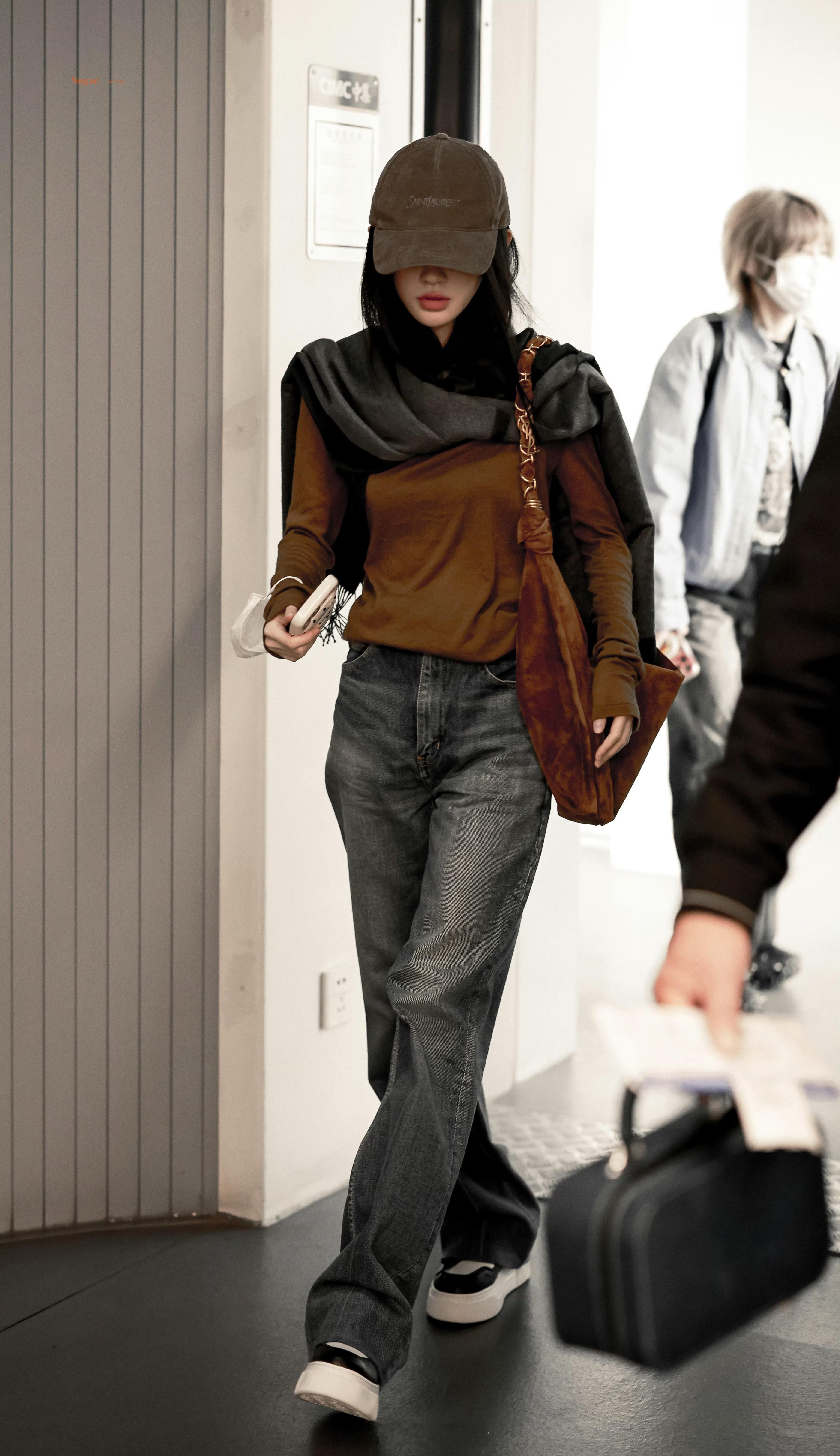 鞠婧祎出发参加星光大赏小鞠状态超好的，就这样一直走🌸路呀。