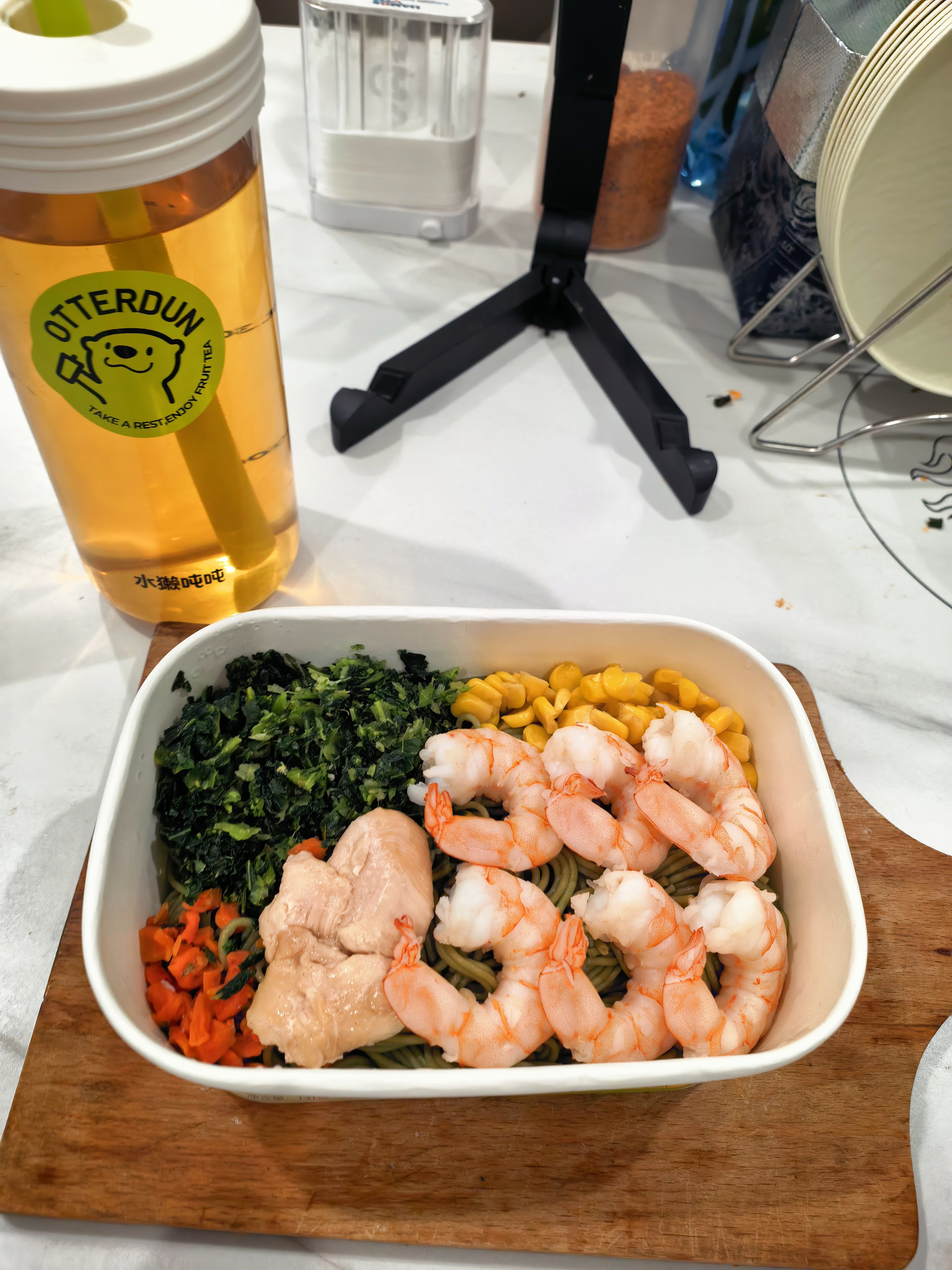 要为我自己拍照能力证明！！！那天我说羽衣甘蓝的轻食面好吃。结果好多人说被我拍的没