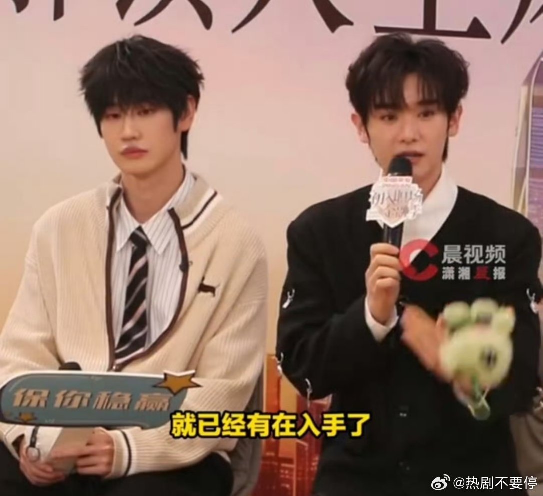 泰国人也屯黄金高卿尘说早就开始攒金小九说自己是暴涨前入手的，配上旁边ak刘璋的“