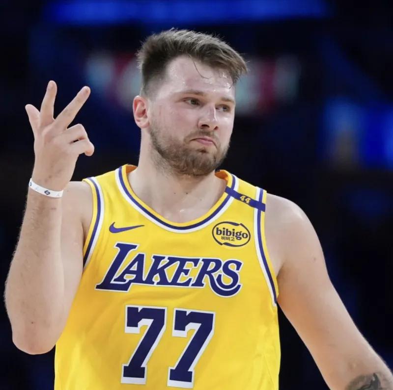 本赛季连续投进3+三分场次排名，东契奇13场居首
03月21日讯 据美国权威体育