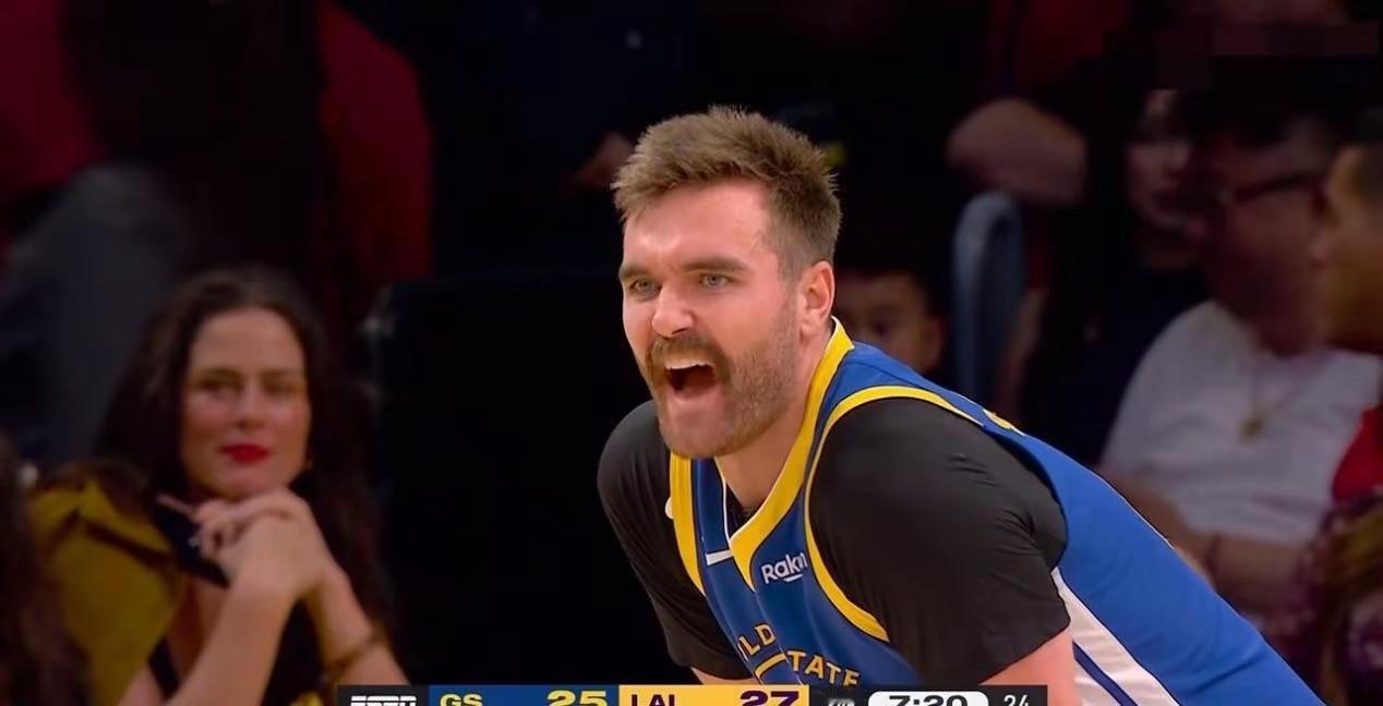 勇士今天不是输给湖人。是输给了自己人精神上的提前投降。这三个人把更衣室撕开了三道