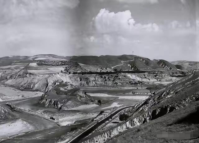 1939年国民党坑了一小学老师，导致潜伏延安的55名特务被一网打尽。​

这个小