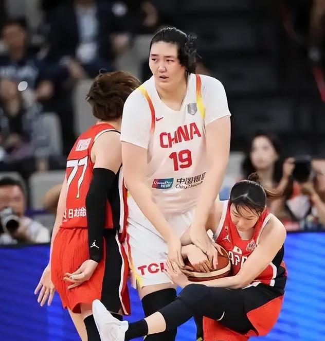 8月11日下午，距离2026年女篮世界杯开幕已经不到一个月，中国女篮3个最受关注