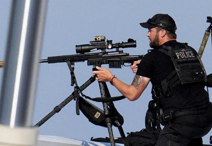 这反转太大了！川普的前安保狙击手，竟然是布朗大学的枪击凶手。普罗维登斯市警方透露