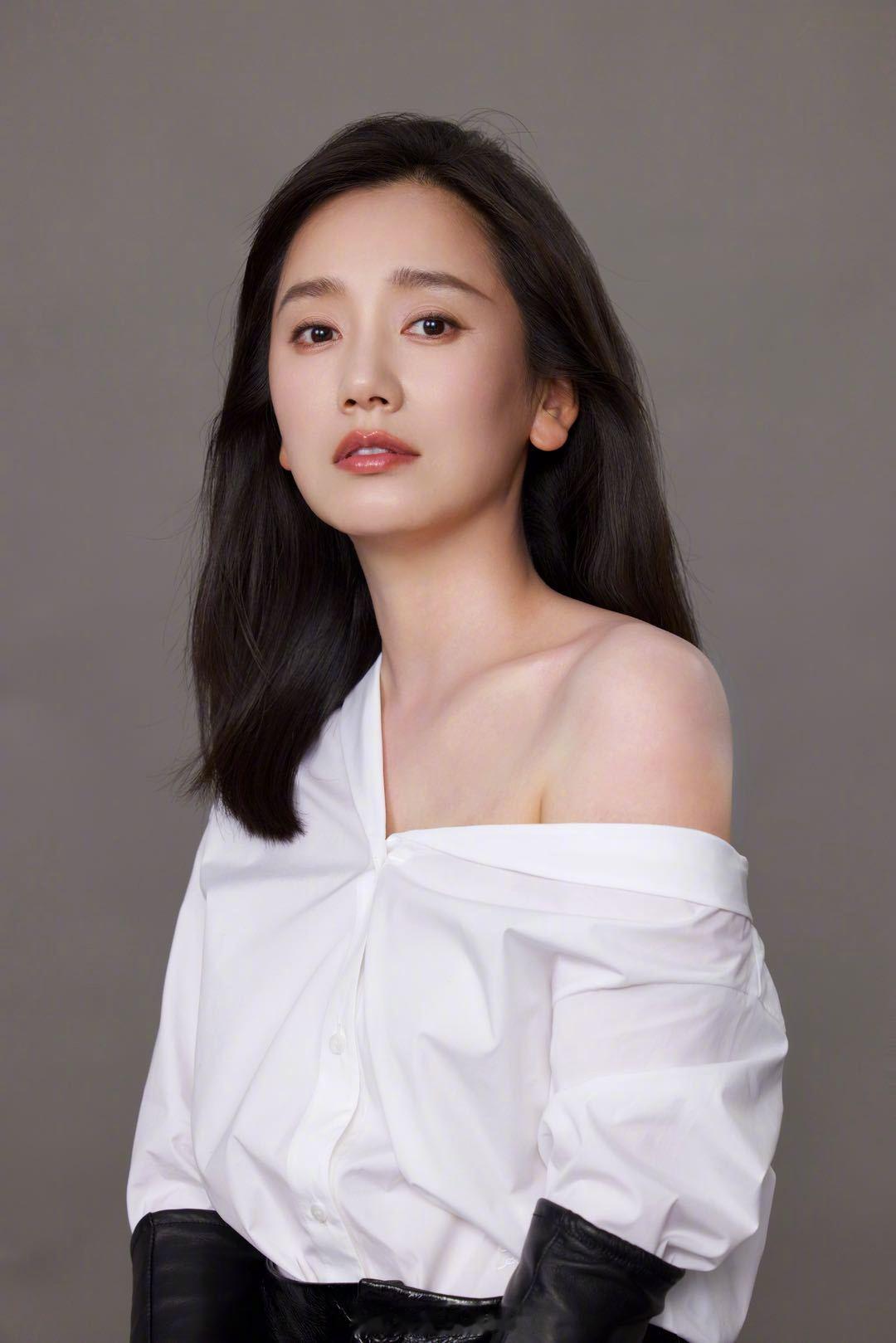 董晴回应明年最佳女配一定要有她 董晴谈和谭松韵二搭感受 谈及与谭松韵的二搭，表示