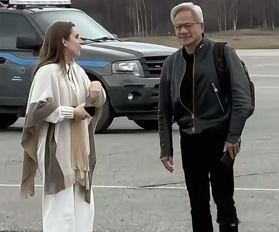 项立刚说:“黄仁勋不可能公允评价韬定律”！

这不就是一句废话吗？莫不是你以为苹