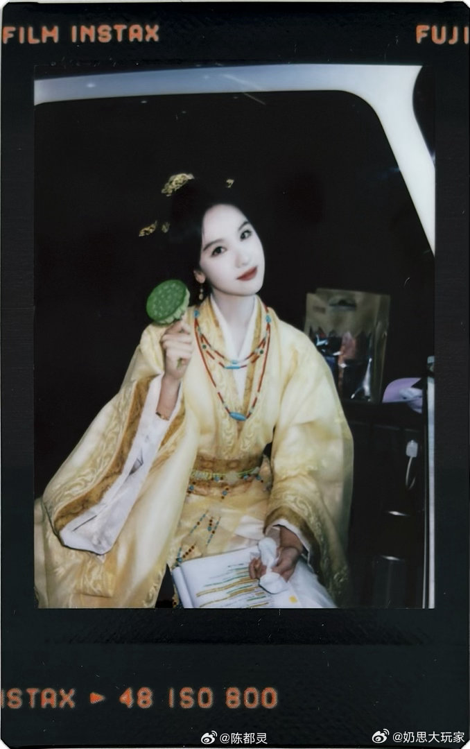 陈都灵翘楚收官文陈都灵告别翘楚楚朝楚朝故事画上句号，郑重和翘楚说再见。她被困在时