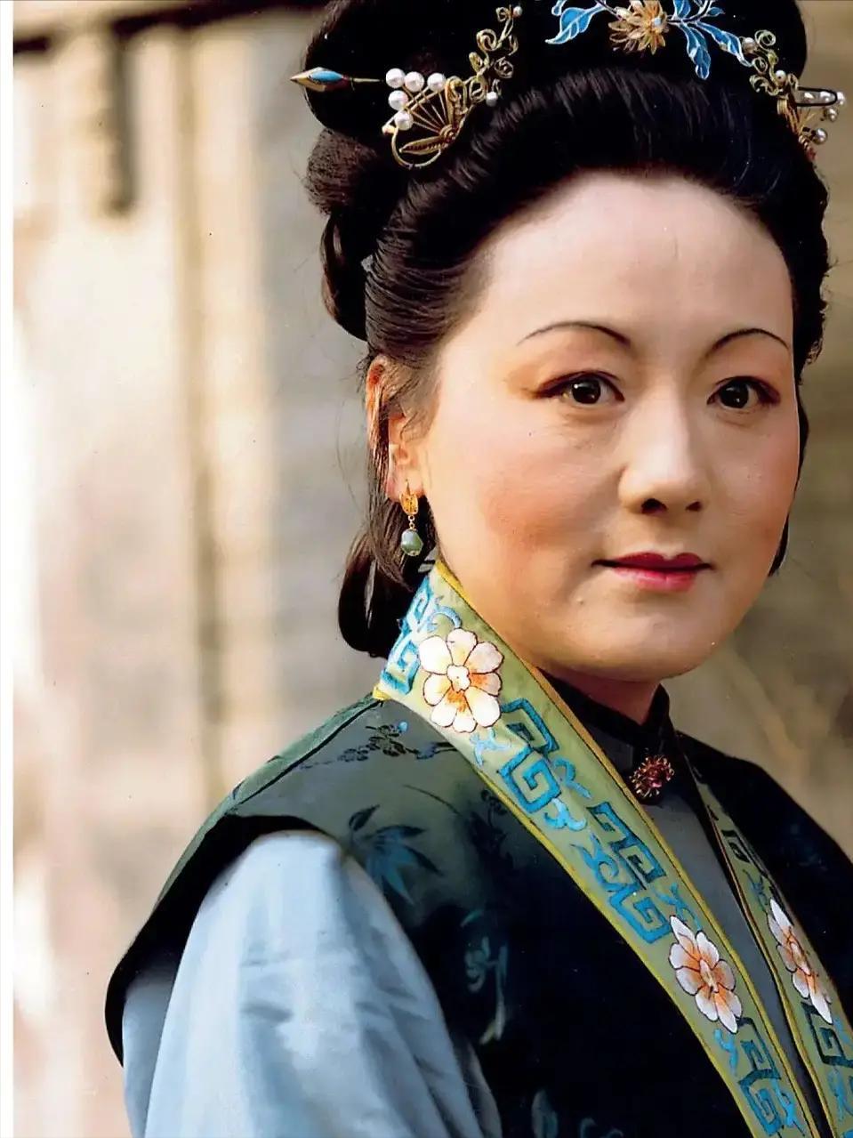 邓婕，哀痛难忍！1月22日，一向低调的邓婕，突然通过社交平台发文，字里行间都是悲