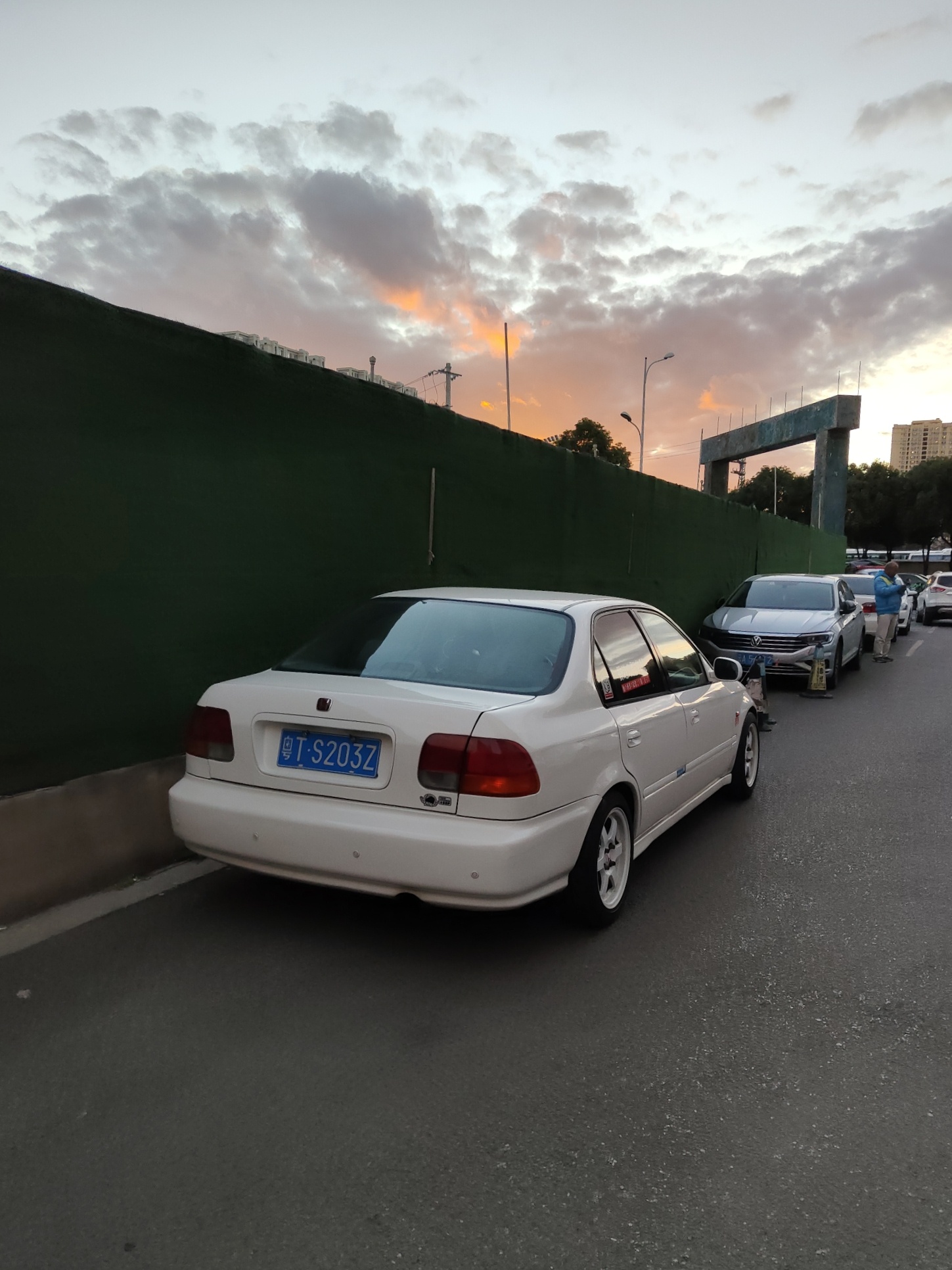 开山顶洞人广东车去吃个广东餐，然后去试驾智能汽车[赞][doge] ​​​