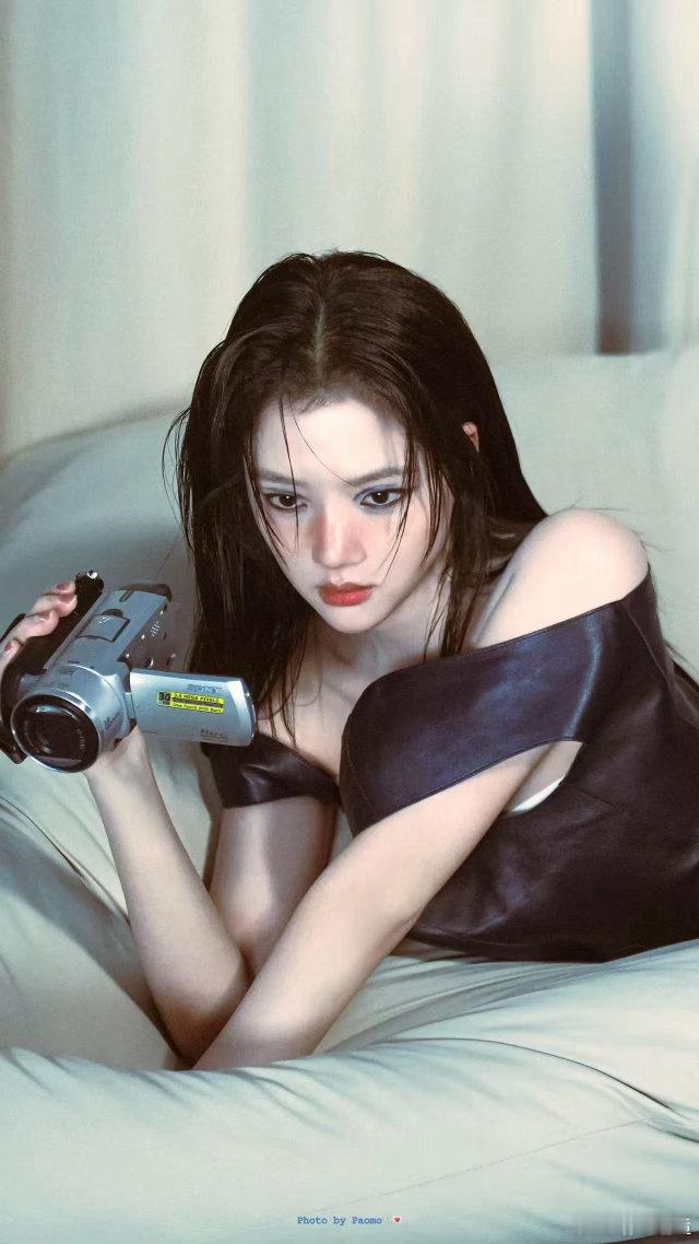 任敏说王鹤棣是自己精神上的妈妈 任敏采访真的很有梗，说话随性又可爱，新奇的形容特