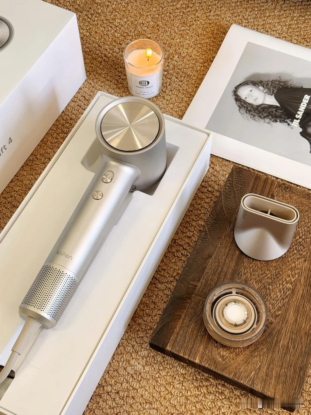 不知道，我的头发顺滑的很曼妙

一年染头n次，发尾修修剪剪受不了做了个蛋白矫正，