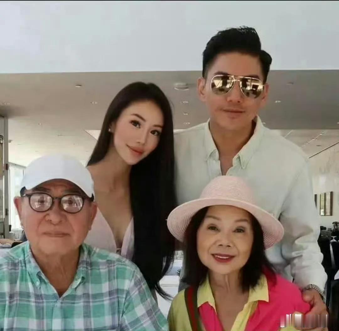 孔子第76代孙在美国结婚，妻子厚唇大眼是大马名媛，两人网上认识 ​​​