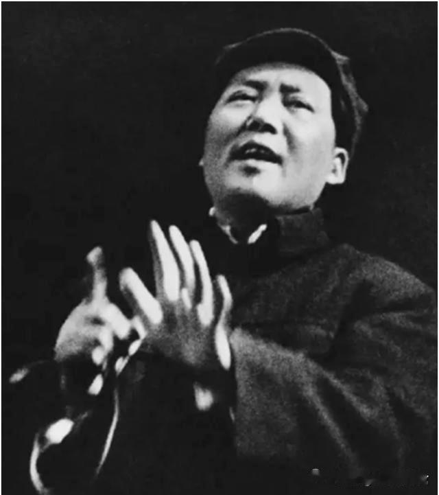 伟大领袖毛主席，敬爱的周总理，永远活在人民心中！！！！！！！！！