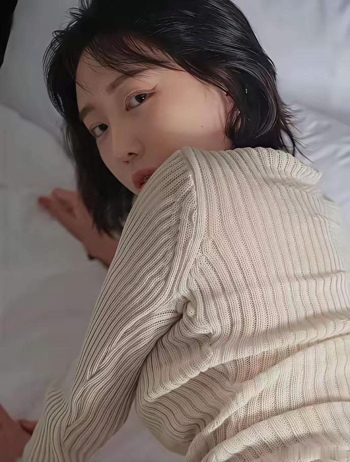 女人最美的时候，就是这种失望中带着期待的眼神。 ​​​