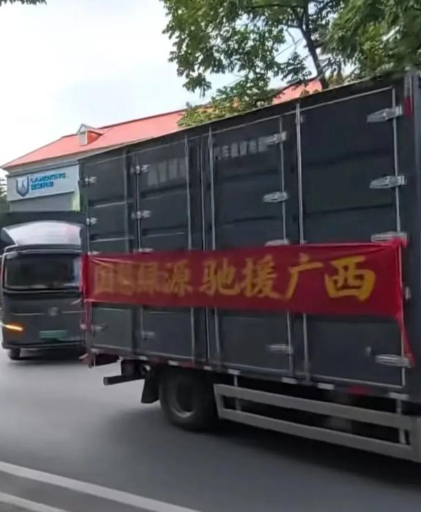 “我们捐钱买的物资，咋就成了你们的？”一男子等308名网友，众筹16万多元，采购