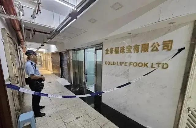 10人打劫香港打金工厂！
抢走价值约5800万黄金！
2025年了居然还能在香港