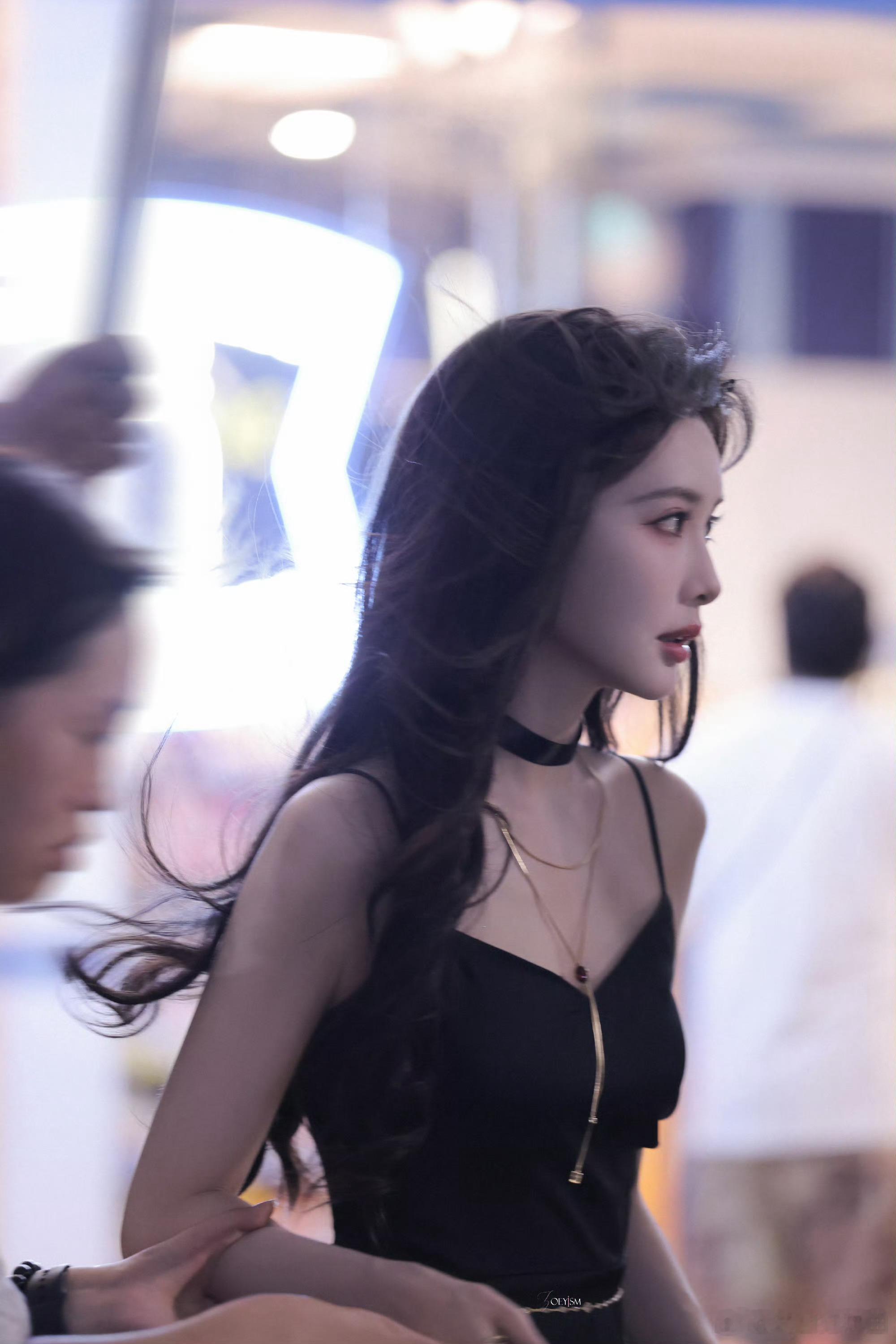 孟子义你就是漂亮呀。。 