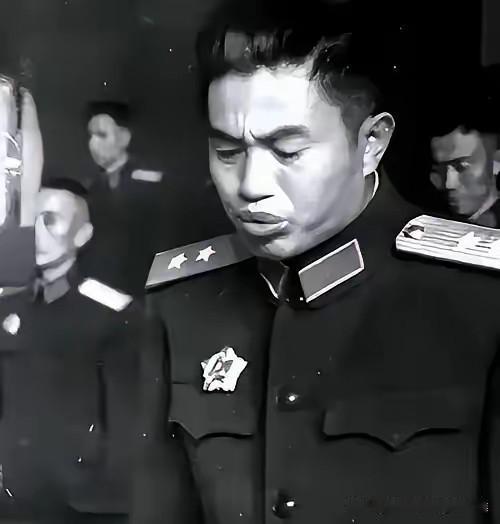 铁血猛将皮定均提亲遭拒，女干部直言条件再好也不愿嫁，后来二人相守半生
 
194
