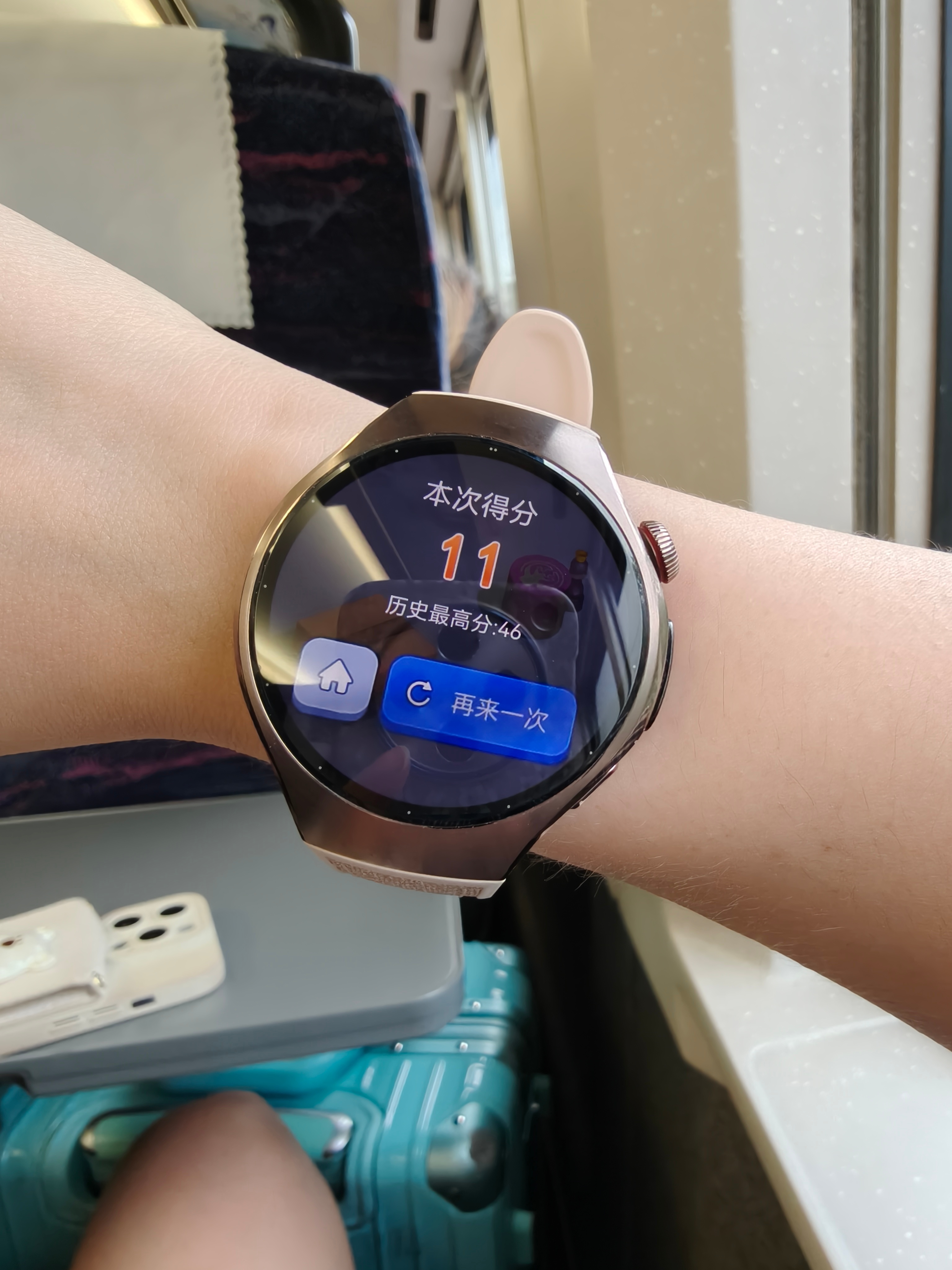 太菜了叭我确实没有玩游戏的天赋[哈欠]手机信号不稳定就靠华为Watch5上的游戏