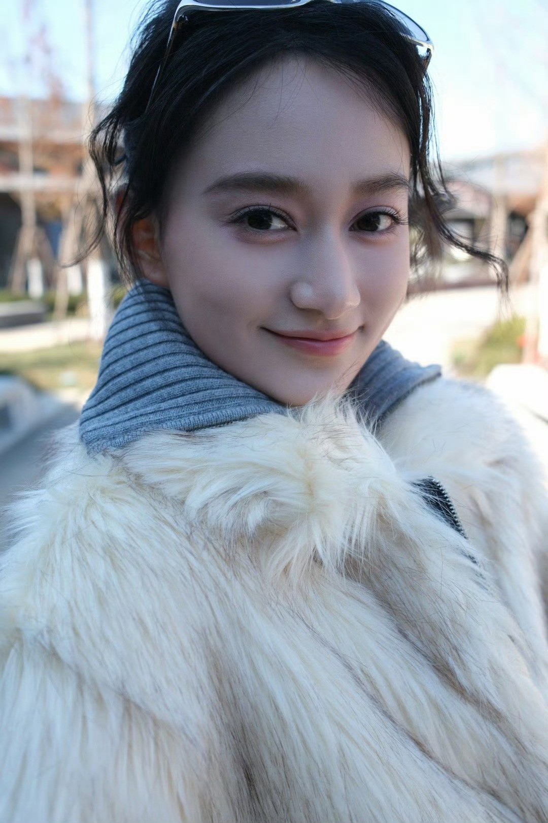 夏梦不冷吗 感觉好冷的样子 又又又美丽冻人了！ 