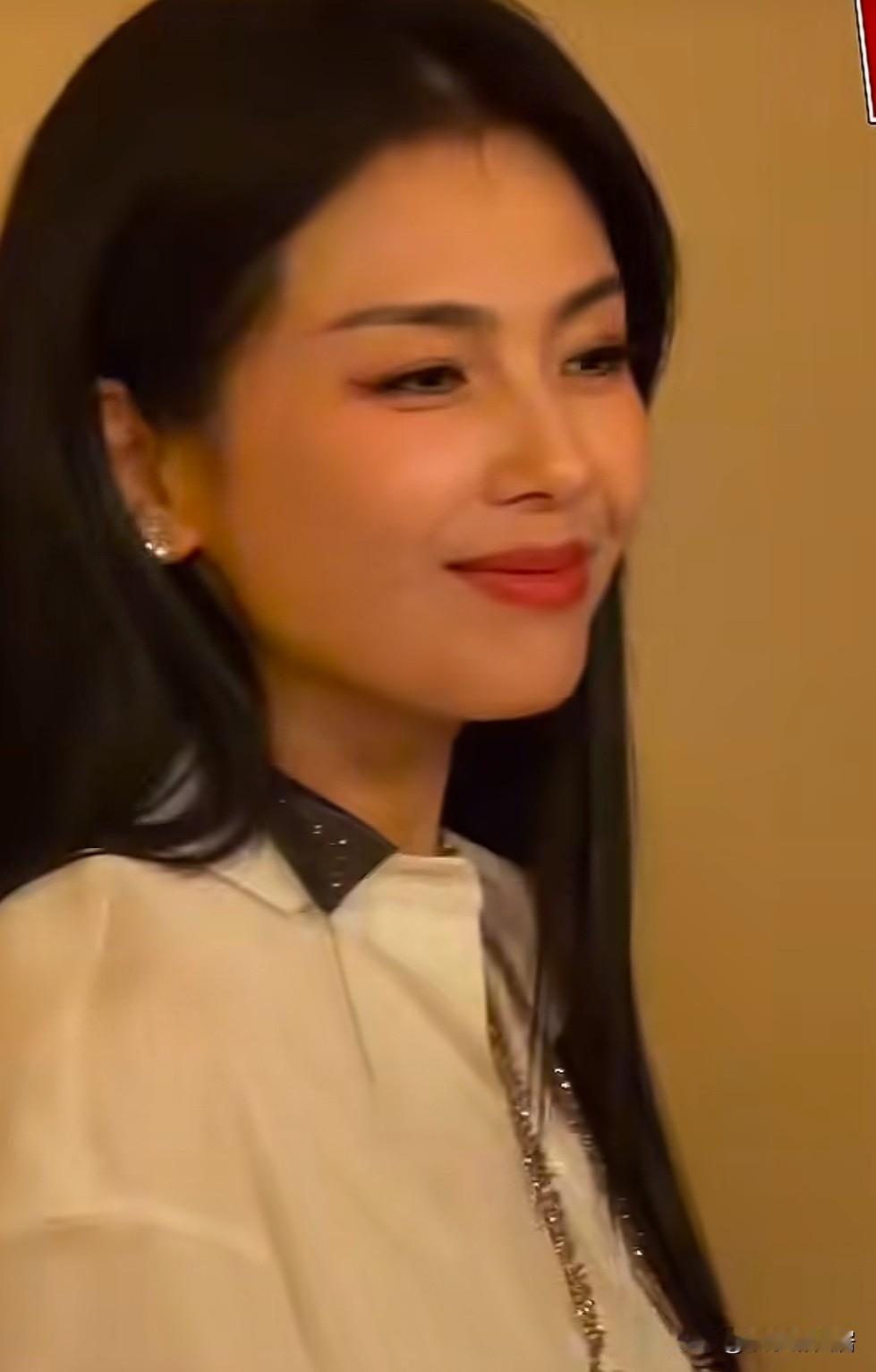 你们说怪不怪
刘涛一把年纪
看着就像30岁刚出头的样子
要说她挺不省心的
以为嫁