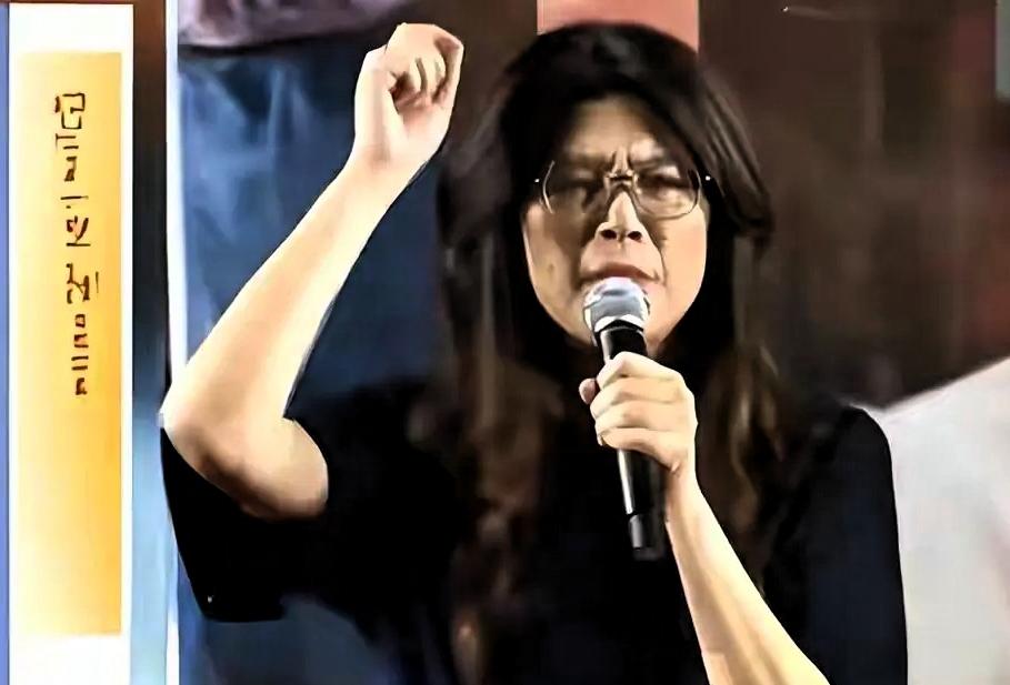 民调数据大洗牌！郑丽文信任度暴涨7.6个百分点，国民党好感度全面回暖，青年群体彻