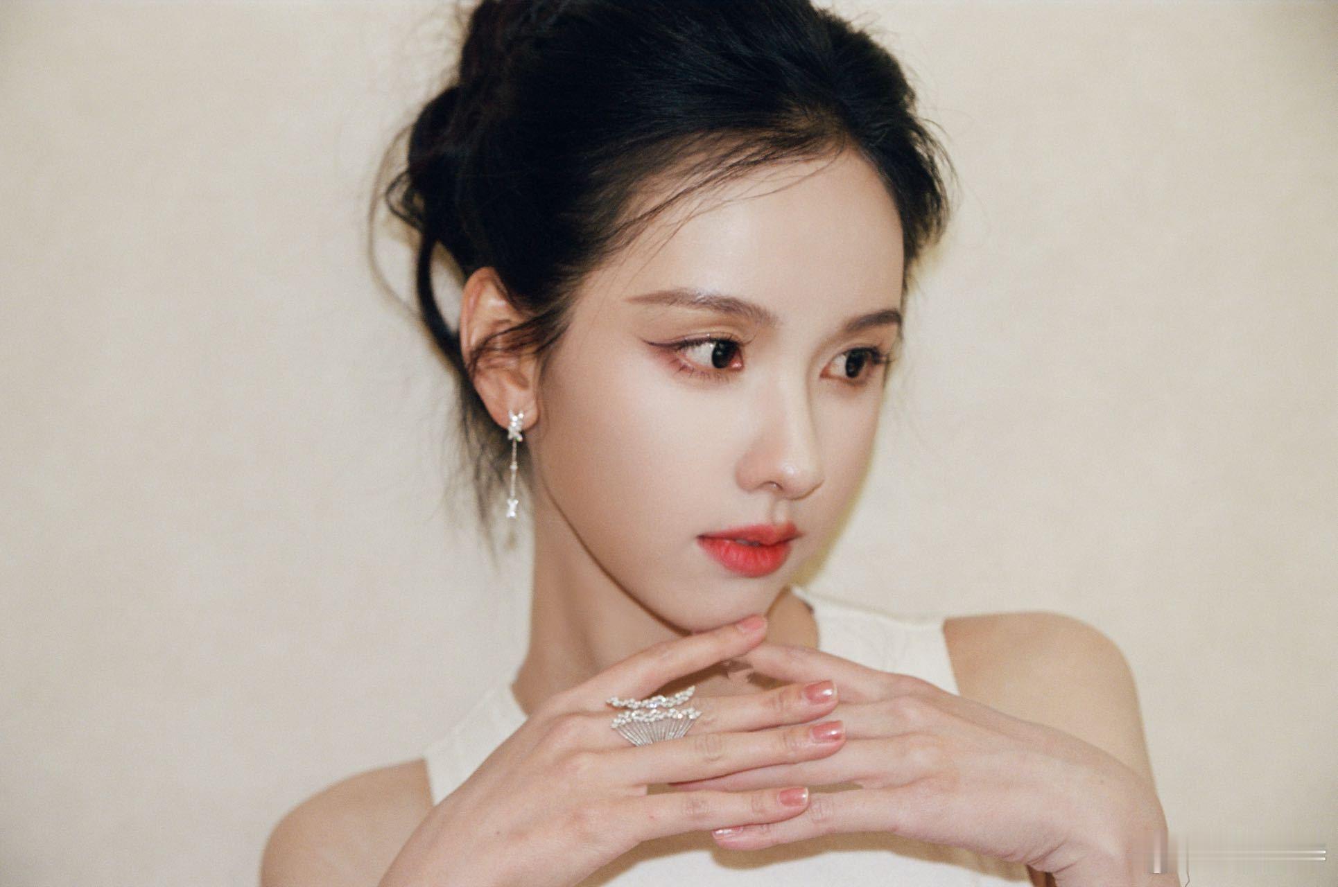 陈都灵24小时极限挑战vlog陈都灵的vlog记录了最真实的艺人奔波日常，24小