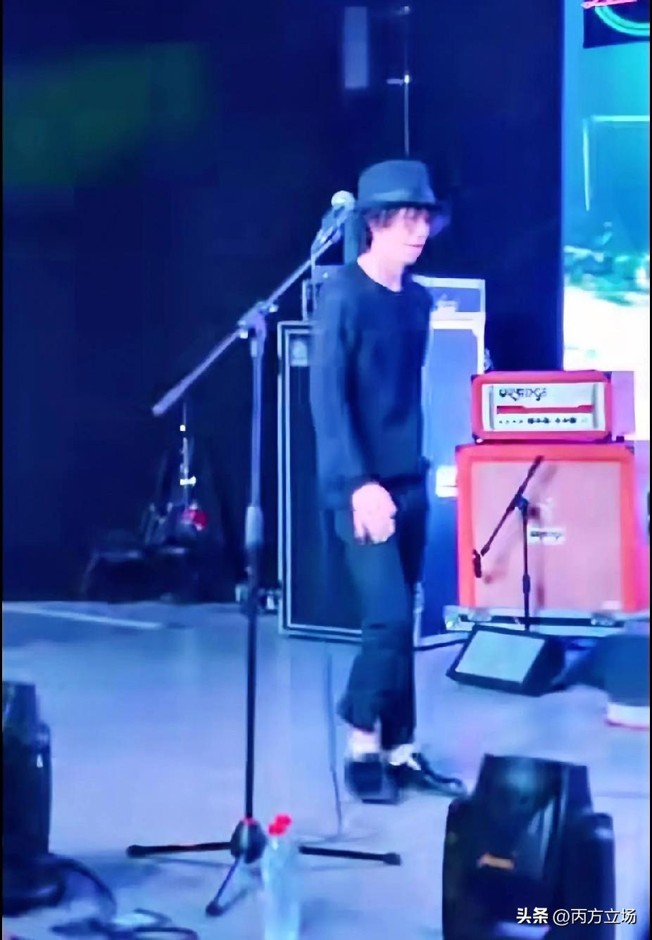 庞麦郎老师最近在南京巡演，现场视频刷到后，我盯着屏幕看了好几遍——那机械舞扭得还