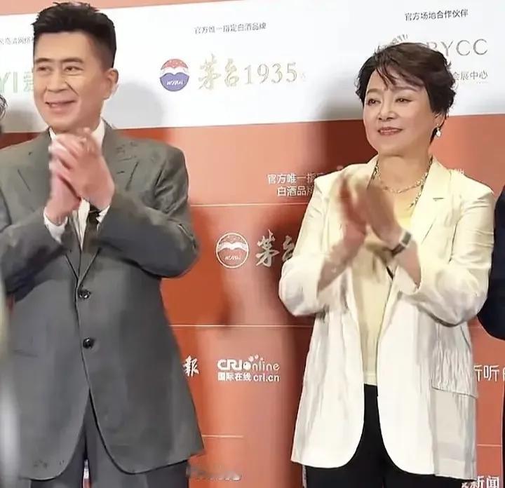 年近七旬的张瑜依然最美，眼神充满灵气，清水出芙蓉，天然去雕饰
仔细端详张瑜现在的