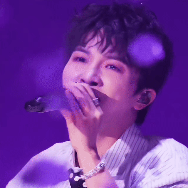 ✨ ✨ 【小圈跟米子们说晚安啦】唱诗班少年走过廊柱将金属芯的音符锻造成能托住泪水