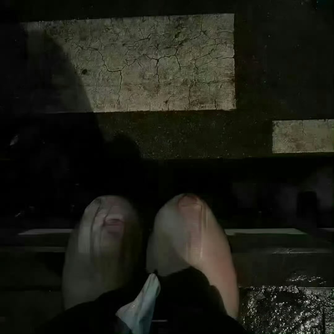 喝多了 摔的好痛 