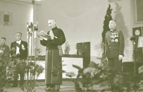 1926年长沙城外，李宗仁初次与蒋介石会面，数小时后便对白崇禧断言：“古人说共患