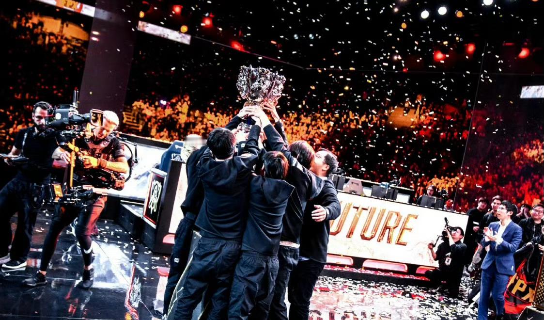 冠军队伍退出联赛，LPL也要走中超金元时代破灭后的路了吗