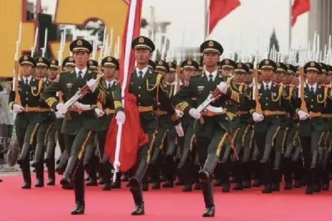 九三纪念日刷屏全网！重温阅兵高燃瞬间，这才是中国最稳的底气
 
9月3日，中国人