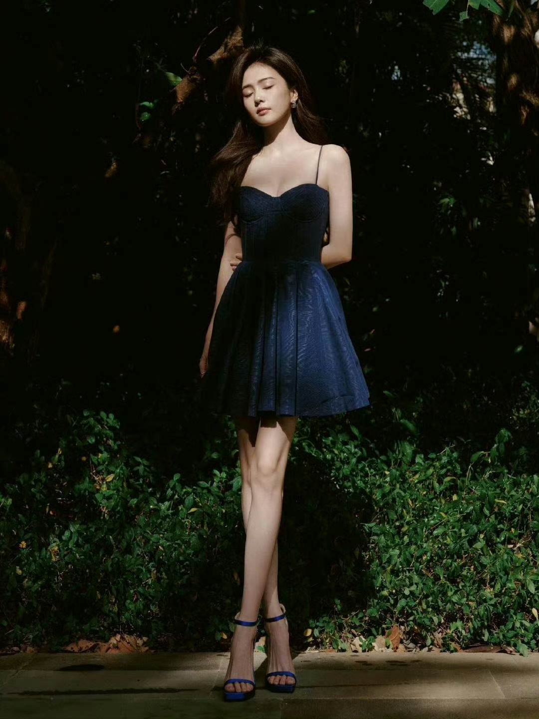 白鹿这也太敢p了，把这腿拉的也太离谱了 ​​​