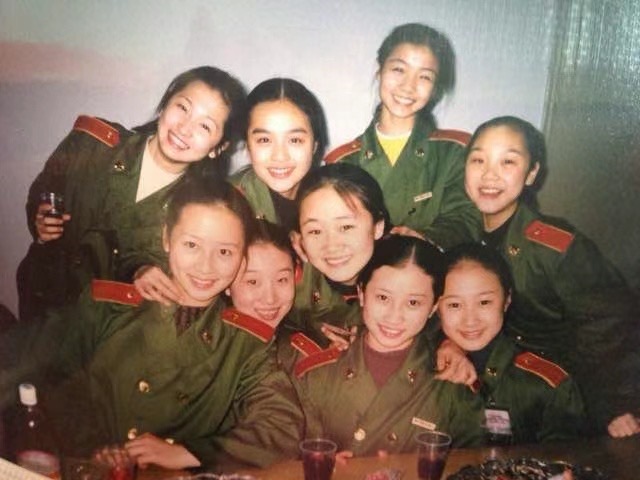 #齐溪[超话]# 姐姐也曾是那个小小的人民子弟兵～​​​