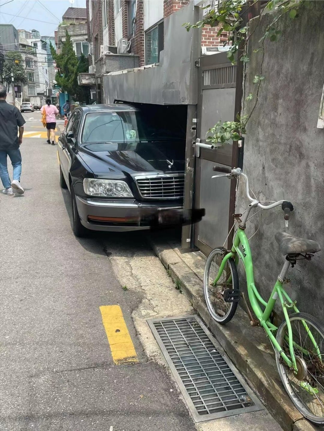 把车停到这也不知道是聪明还是傻 ​​​