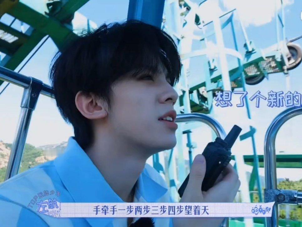 对每首他哼过的歌保持留意prada品牌大使左航