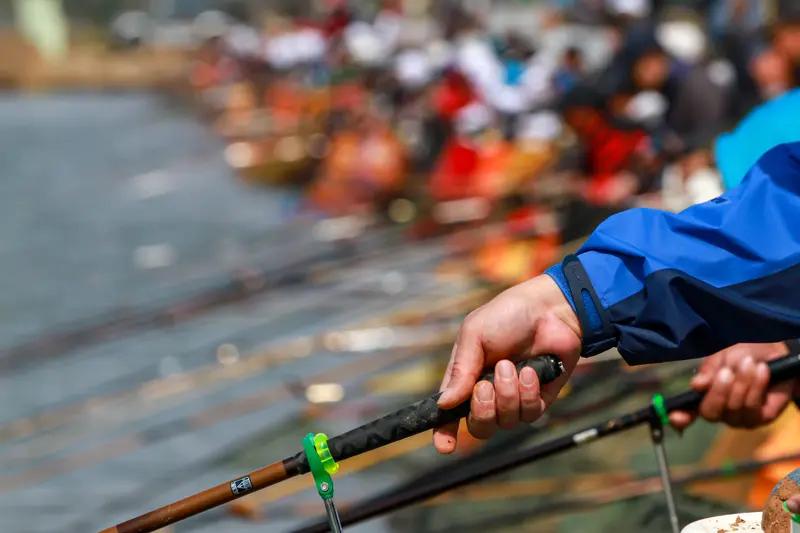 钓鱼个人觉得现在钓鱼。成为了一个很时髦的一个行业了！记得以前小时候我们自己可以制