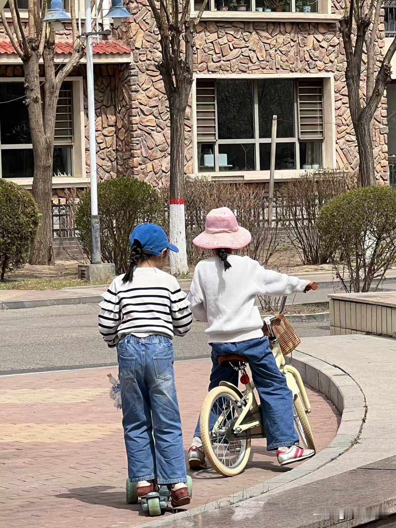 每日一图随手拍南方的春天，已经是满眼绿色，姹紫嫣红。而在遥远的北方呼和浩特，那一