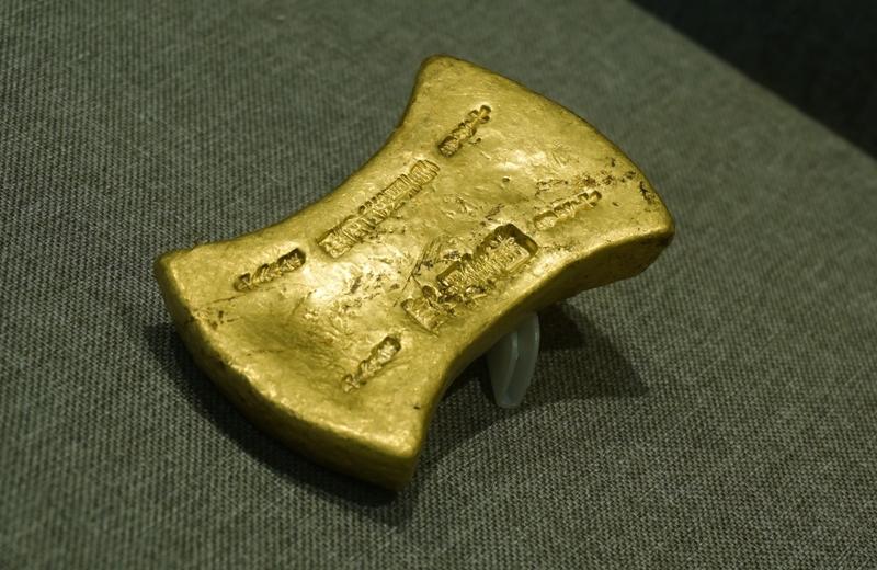 金银暴跌看似危机四伏，实则暗藏投资机会。
对于实物金银爱好者，这是个入手好时机。