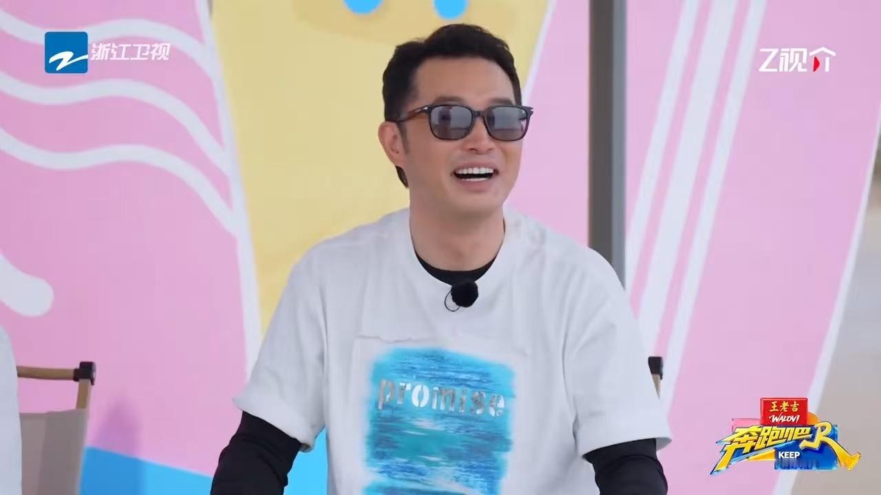 沙溢最近在综艺里简直脱胎换骨。以前他是“跑男老年人”，现在撕名牌能跟小年轻硬刚。